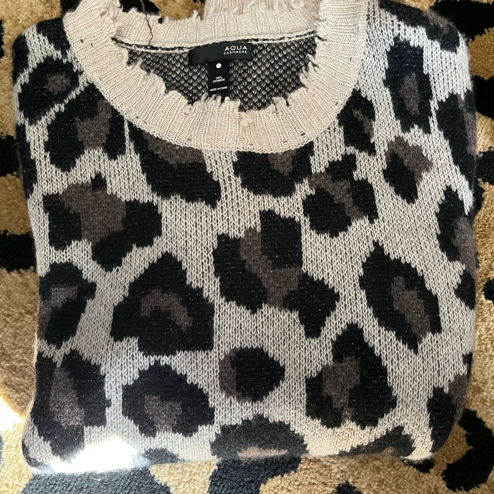 Size Large 100% Cashmere Tan Leopard Print Aqua Cashmere Sweater